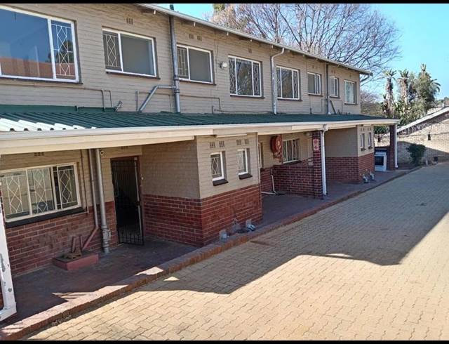 2 BEDROOM PROPERTY TO RENT IN WINDSOR WEST